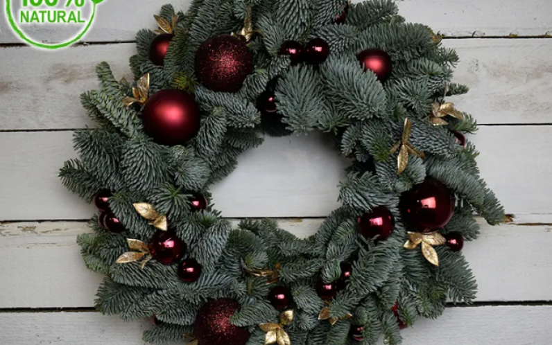 Венок новогодний рождественский "Зимняя вишня" 30 см